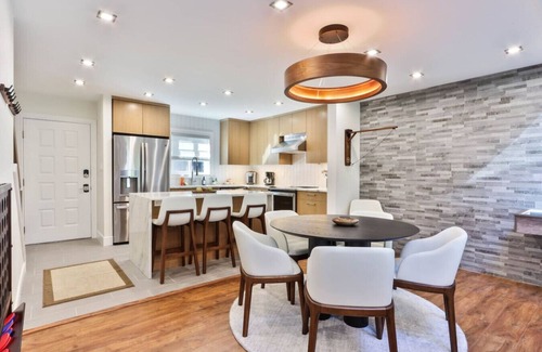 Village at Camelback House | Ski-in Ski-out Home by Waterparks, Big Games, Dog Friendly