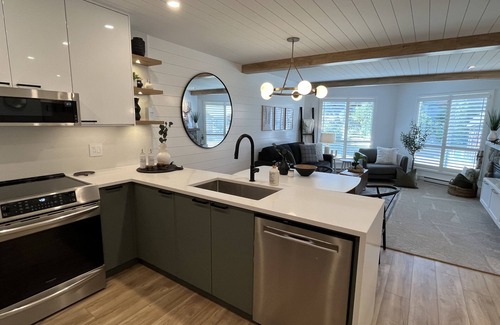 Big White Ski Resort Condo | Ski-in/Ski-out; Large, Luxury One Bed Condo
