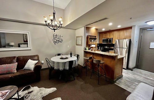 Park City Condo | Ski in Ski Out PENTHOUSE STUDIO w/KING bed at The Canyons!Slope & gondola views!