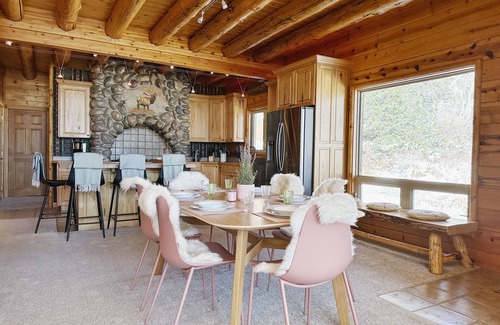 Powder Mountain Cabin | Ski-in/Ski-out Powder Mountain Lodge