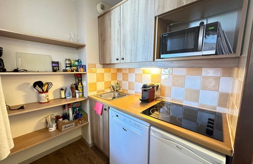 Les Claux Apartment | Ski-In/Ski-Out: Spacious Apartment with Balcony, Pool, and Parking