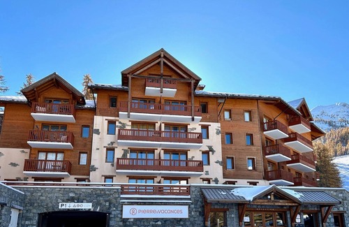 Les Claux Apartment | Ski-In/Ski-Out: Spacious Apartment with Balcony, Pool, and Parking