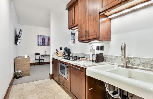 Empire Pass Condo | Ski-in, Ski-out Studio in Empire Pass with Mountain Views, On-Site Hot Tub