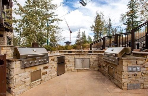 Empire Pass Condo | Ski-in, Ski-out Studio in Empire Pass with Mountain Views, On-Site Hot Tub