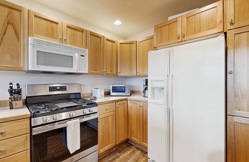 Saddle Ridge House | Ski-in/ski-out townhome with WiFi & W/D