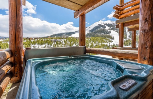 Saddle Ridge House | Ski-in/ski-out townhome with WiFi & W/D