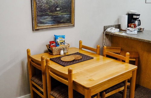East Kootenay Apartment | Ski-In & Ski-Out Village Apartment