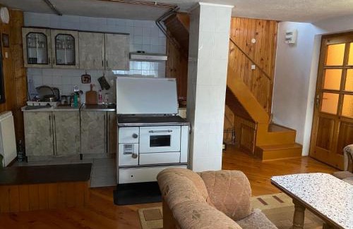 Kasidoli House | Ski kuća Boki