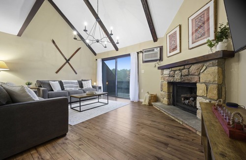 Village at Camelback House | ★SKI ON-OFF @ Camelback ★SmartHome★PetFriendly