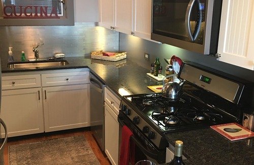 Central Vermont- Killington Condo | ⭐️Ski On-Ski Off Cozy Mountain Condo w/Real Wood Fire Place- King Bed 2-Bed/Bath