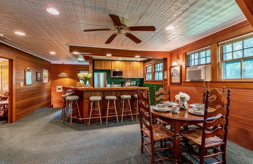 Manchester House | Ski season or yearly rental. Fireplce. Dogs welcome. Walk to Equinox Pond & BBA.