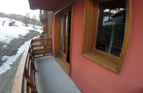 Risoul Apartment | Ski-to-door apartment Swimming pool
