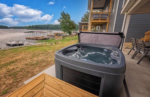 Marion House | Skip the City- Bachelorette Lake House in So ILL!