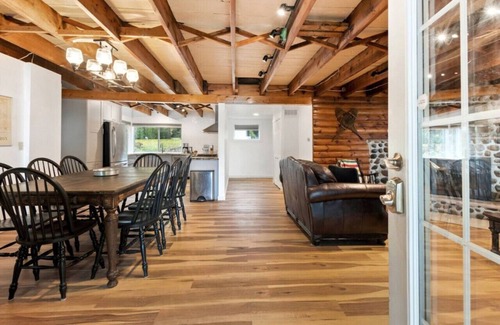 Meaford Cottage | Skipping Rock Cottages: Ultimate Lakeside Retreat
