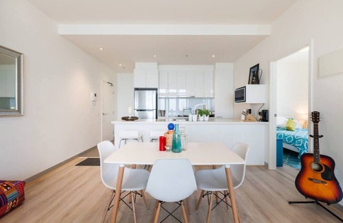 Southbank Apartment | Sky High at Southbank Sprawling Views and Parking