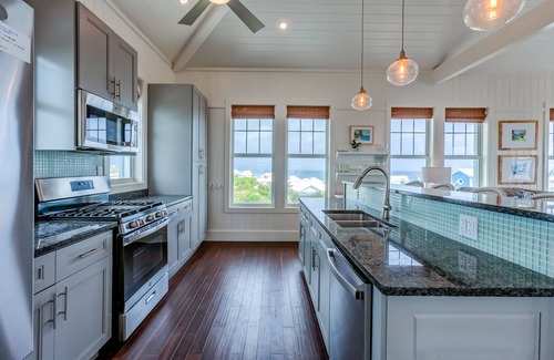 Jubilee Subdivision House | Sky High Panoramic Views, Dock Slip, Steps to Tahiti Beach - Hope Town