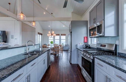 Jubilee Subdivision House | Sky High Panoramic Views, Dock Slip, Steps to Tahiti Beach - Hope Town