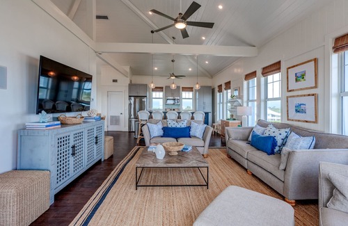 Jubilee Subdivision House | Sky High Panoramic Views, Dock Slip, Steps to Tahiti Beach - Hope Town