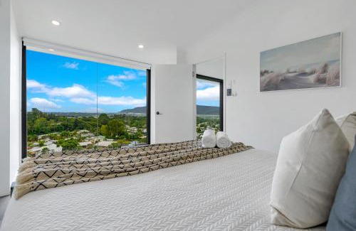 Bayview Heights Apartment | Sky High - Peaceful Jacuzzi Panorama