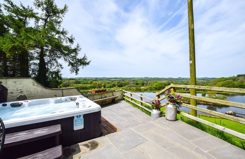Felinfach House | Sky Hut - Caban y Nen