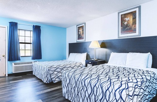 Wellington House | Sky Palace Inn & Suites Wellington - Deluxe 2 Queen Bed Non Smoking