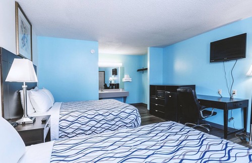 Wellington House | Sky Palace Inn & Suites Wellington - Deluxe 2 Queen Bed Non Smoking