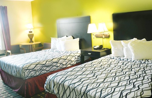Park City House | Sky Palace Inn & Suites Park City Wichita North - Comfort 2 Queen Beds NS