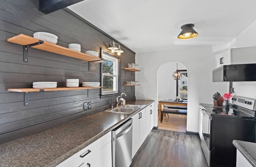 Oshkosh House | Sky & Stream Escape, n EAA AirVenture Oasis