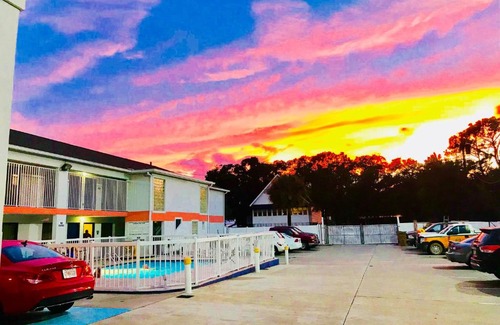 Savannah Beach Hotel | Sky Suites