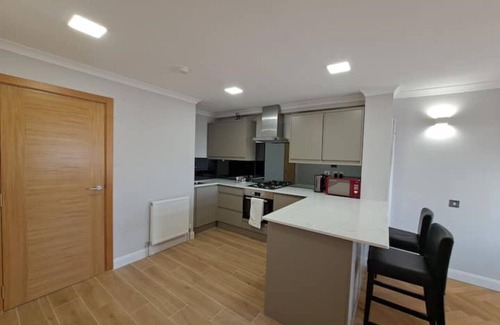 Hendon Apartment | Sky & View in Golders Green