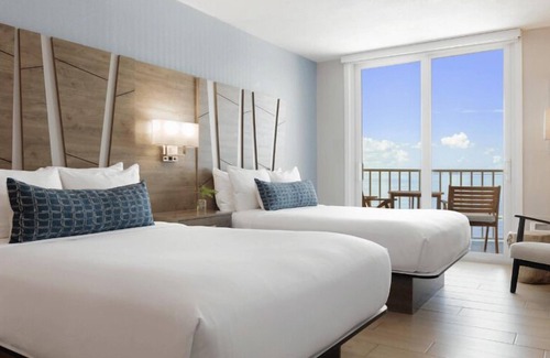 Pinellas Point Hotel | SkyBeach Resort