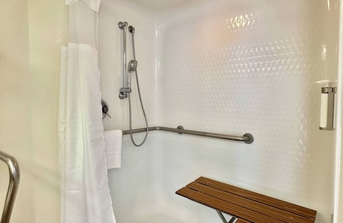 Pinellas Point Hotel | SkyBeach Resort