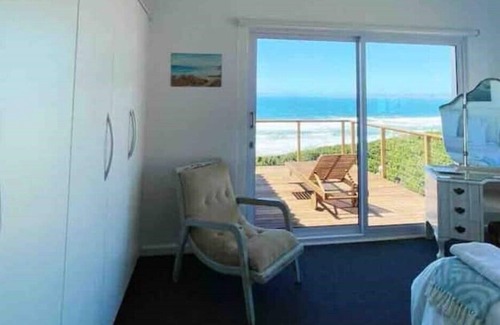 Reebok House | Skye Beach House: Seaviews, Sundeck, Surf, Wifi