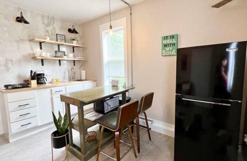 Valparaiso Apartment | Skylar Comfy 1-bedroom Apartment in Valparaiso University Short Term Stays