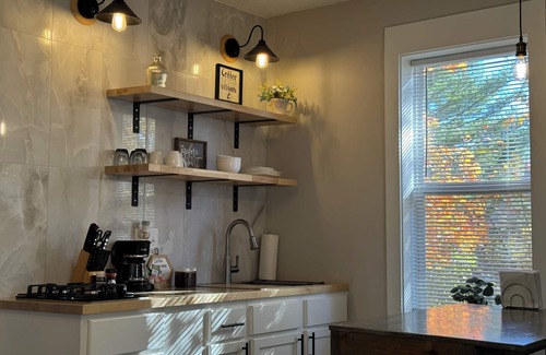 Valparaiso Apartment | Skylar Comfy 1-bedroom Apartment in Valparaiso University Short Term Stays