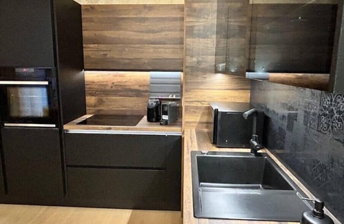 Nivy Apartment | Skyline & Castle Vista Luxury High-Floor Apartment