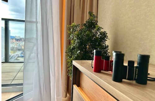 Nivy Apartment | Skyline & Castle Vista Luxury High-Floor Apartment