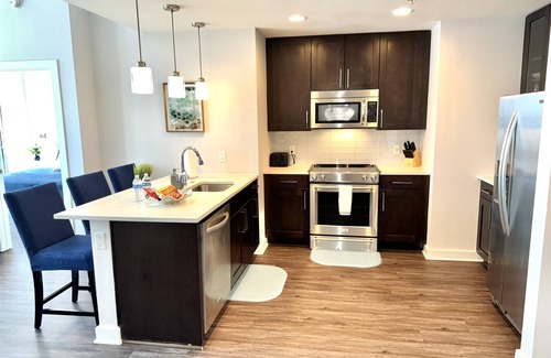 Lenox Apartment | Skyline Luxe | Large Balcony | Mondern Comfort | Pool