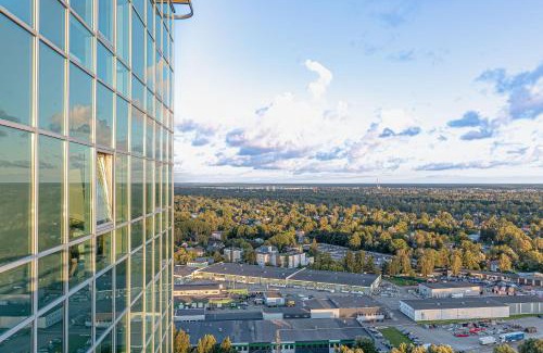 Pleskodale Apartment | Skyline Penthouse with Sunset Views, Jacuzzi & Free Parking