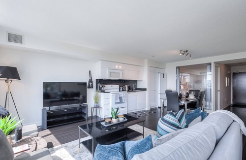 CityPlace Apartment | Skyline Toronto Lakeview Suites