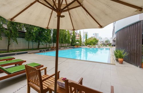 Khlong Toei Apartment | SKYVIEW@MRT/7-Eleven/Gym/POOL/Hi-SWifi/DailyClean/ETK