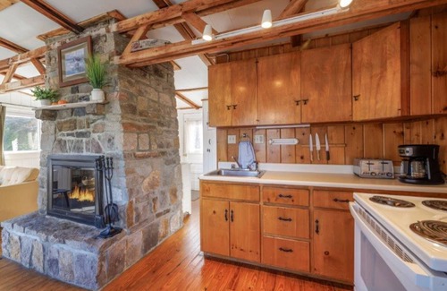 Hall Quarry Cottage | Skywater - Cozy waterfront studio