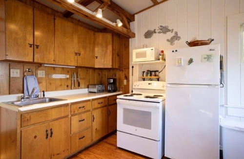 Hall Quarry Cottage | Skywater - Cozy waterfront studio