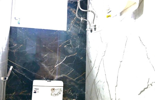 Burwa Hotel | SkyWay HomeStay Burwa