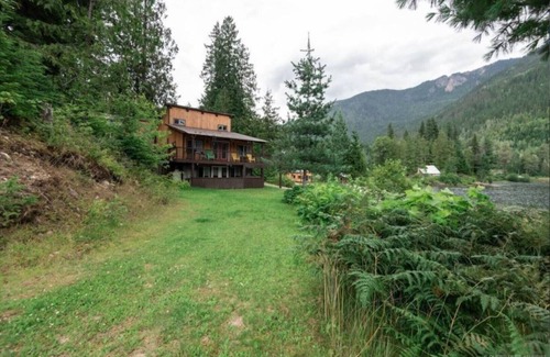 Revelstoke House | Sledders Cove ntimber frame house, hot tub, waterfront, beachfront, firepit