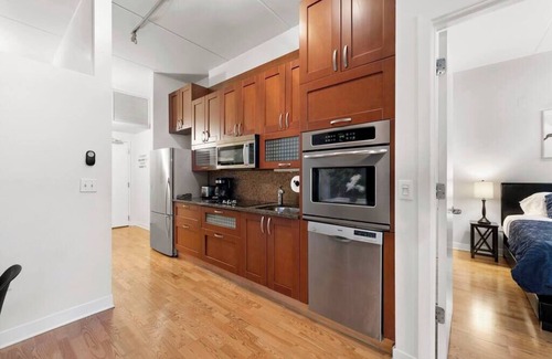 West Loop Apartment | Sleek 2 Bed, 2 Bath Condo in Trendy Fulton Market