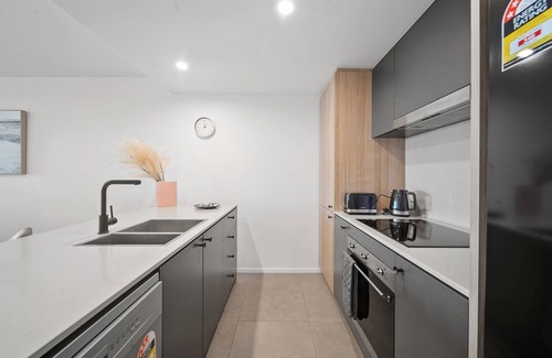 Belconnen Apartment | Sleek 2-Bed Apartment with Rooftop Garden Access