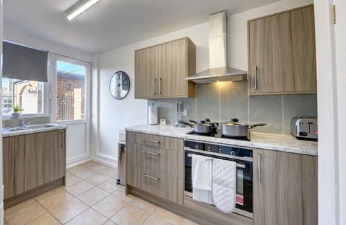 Hull House | Sleek and Stylish 3 Bed House In Central Hull