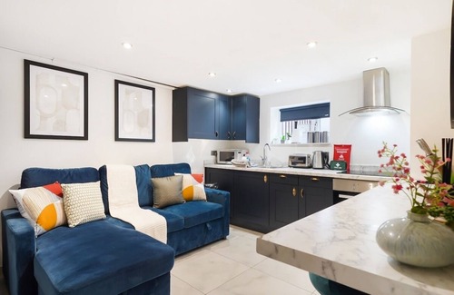 Castleford Apartment | Sleek and Stylish Yorkshire Gem - Sleeps 4