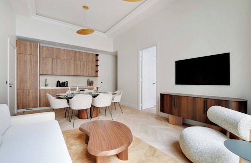 Champs-Elysees Apartment | Sleek apartment - 2BD/4P - Champs Élysées